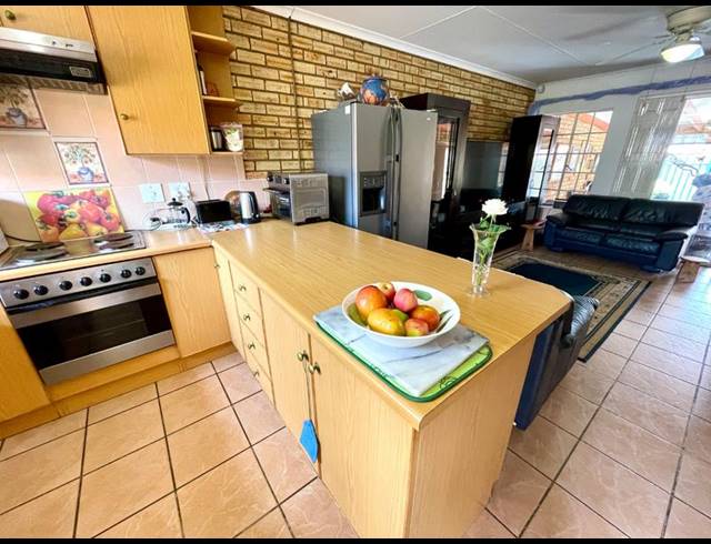 3 BEDROOM TOWNHOUSE FOR SALE IN NOORDHEUWEL